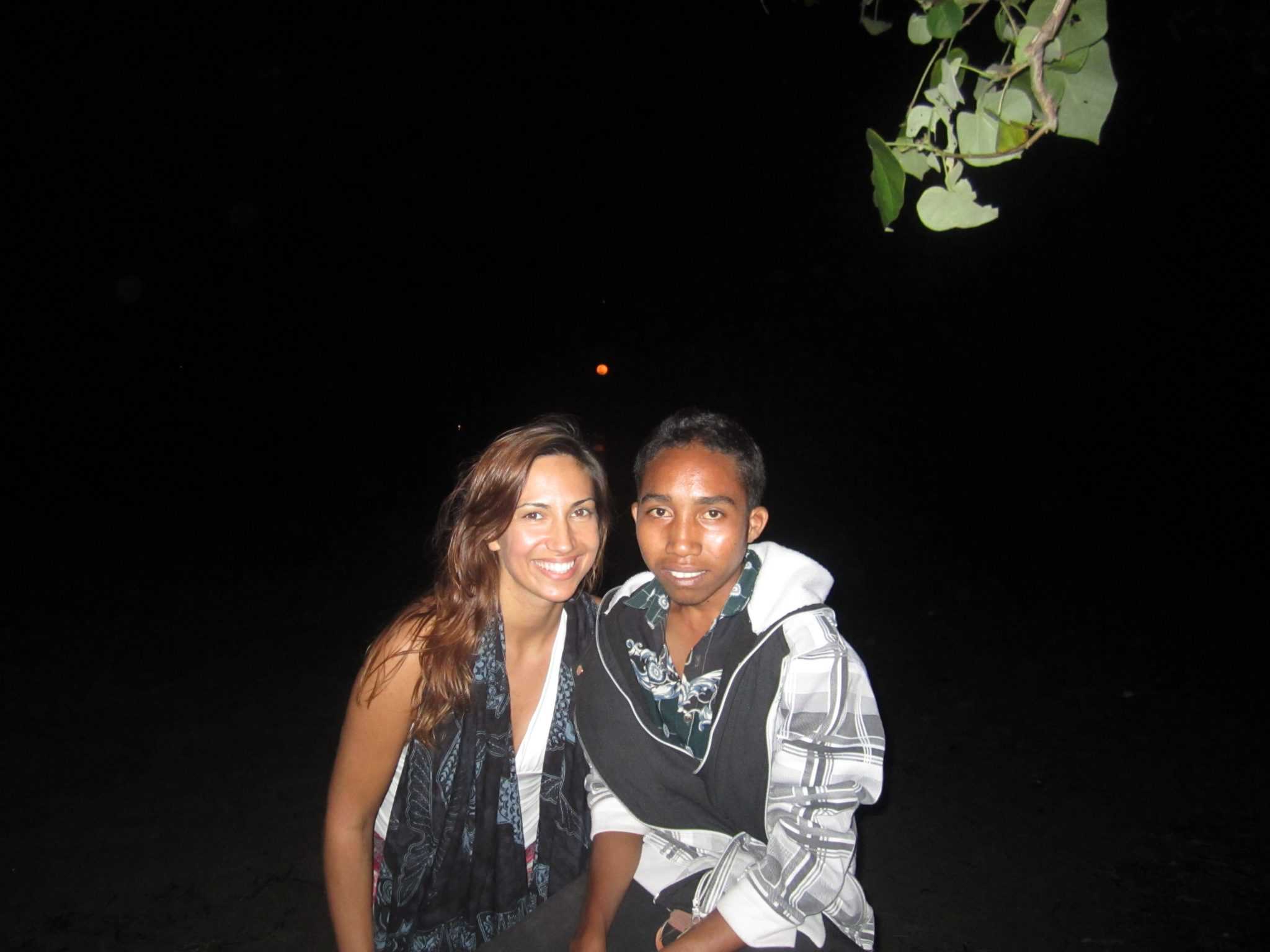 Em Ata£ro, com um timorense, Fernando de Ara£joIMG_1400